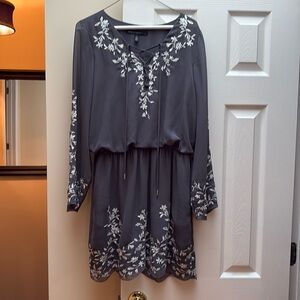 White House Black Market Dress gray embroidered blouson dress size 4 Like new